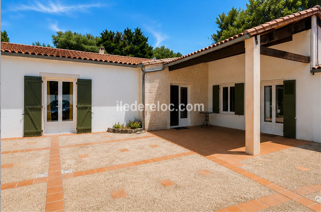 Photo 24 : EXTERIEUR d'une maison situ&eacute;e &agrave; Rivedoux-Plage, &icirc;le de R&eacute;.