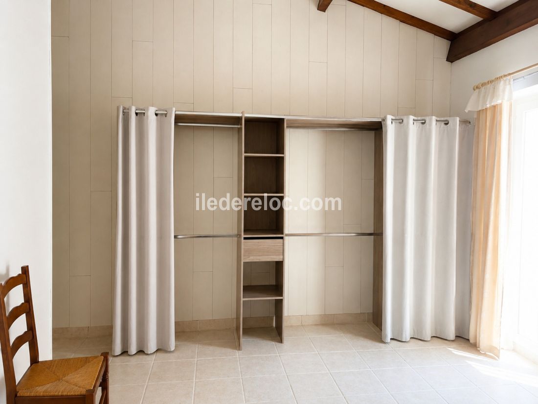 Photo 10 : CHAMBRE d'une maison situ&eacute;e &agrave; Rivedoux-Plage, &icirc;le de R&eacute;.