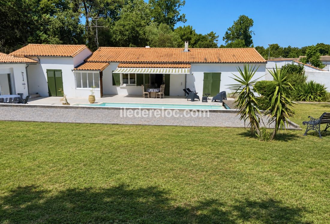 Photo 4 : JARDIN d'une maison situ&eacute;e &agrave; Rivedoux-Plage, &icirc;le de R&eacute;.