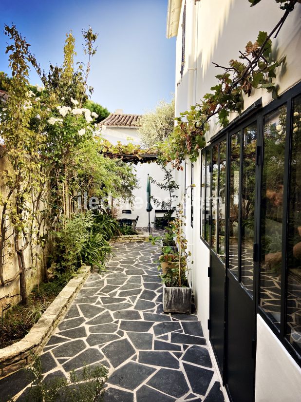 Photo 6 : PATIO d'une maison situ&eacute;e &agrave; La Couarde-sur-mer, &icirc;le de R&eacute;.
