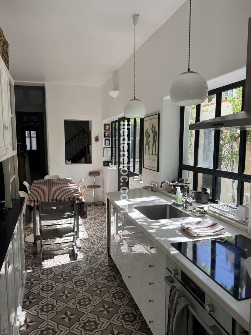 Photo 5 : CUISINE d'une maison situ&eacute;e &agrave; La Couarde-sur-mer, &icirc;le de R&eacute;.