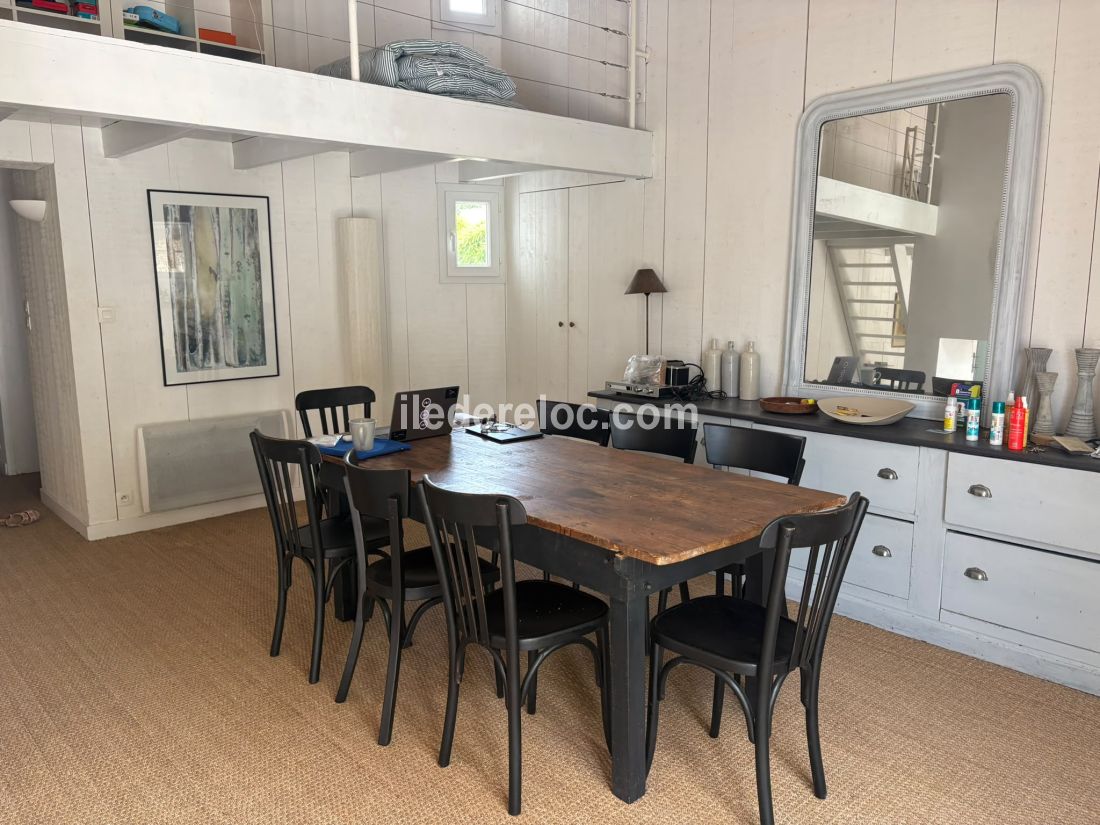 Photo 6 : NC d'une maison situ&eacute;e &agrave; Ars en R&eacute;, &icirc;le de R&eacute;.