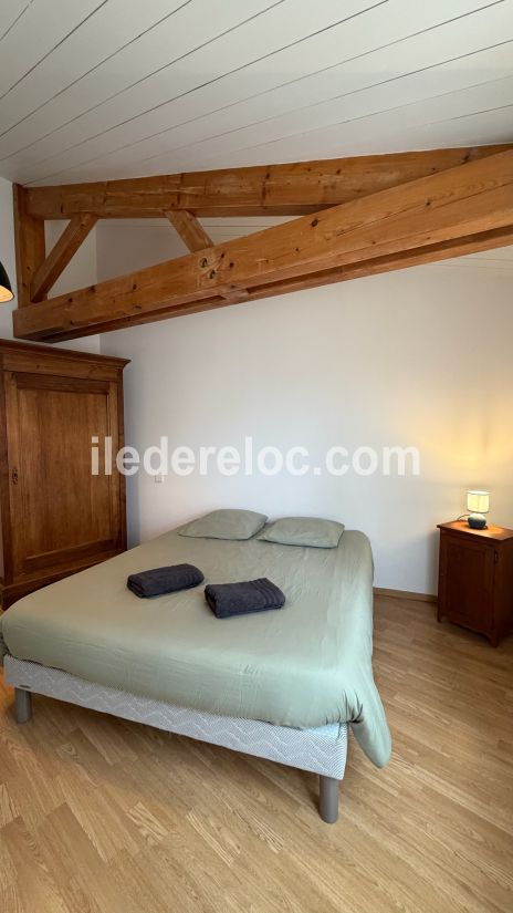 Photo 11 : CHAMBRE d'une maison situ&eacute;e &agrave; Sainte-Marie-de-R&eacute;, &icirc;le de R&eacute;.