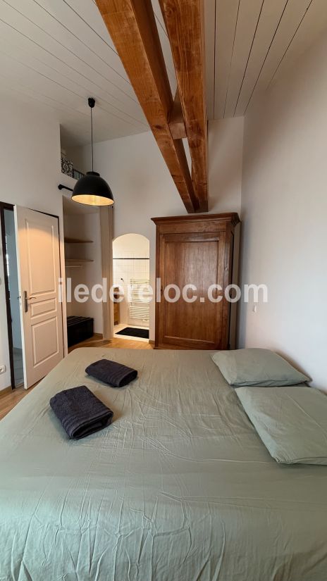 Photo 10 : CHAMBRE d'une maison situ&eacute;e &agrave; Sainte-Marie-de-R&eacute;, &icirc;le de R&eacute;.