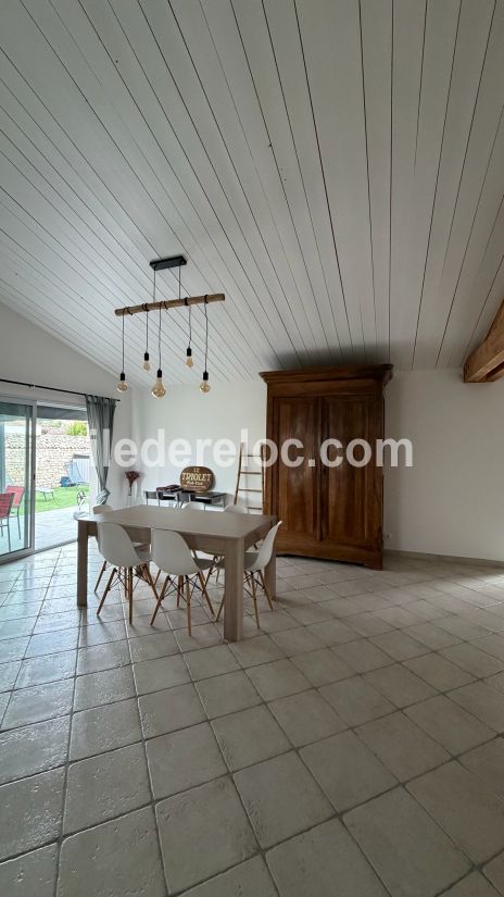 Photo 4 : SEJOUR d'une maison situ&eacute;e &agrave; Sainte-Marie-de-R&eacute;, &icirc;le de R&eacute;.