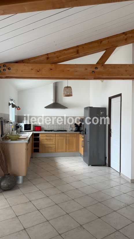 Photo 6 : CUISINE d'une maison situ&eacute;e &agrave; Sainte-Marie-de-R&eacute;, &icirc;le de R&eacute;.