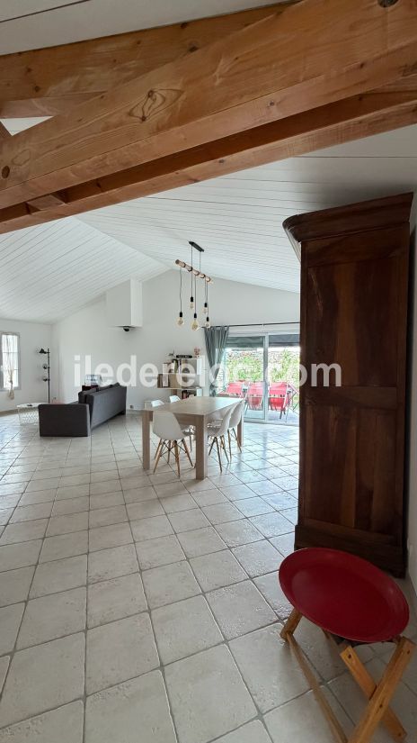 Photo 5 : SEJOUR d'une maison situ&eacute;e &agrave; Sainte-Marie-de-R&eacute;, &icirc;le de R&eacute;.
