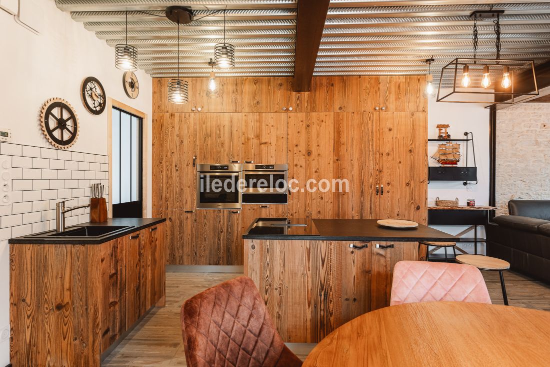 Photo 7 : CUISINE d'une maison situ&eacute;e &agrave; Rivedoux-Plage, &icirc;le de R&eacute;.