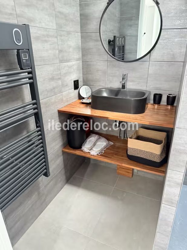 Photo 17 : SALLEDEBAIN d'une maison situ&eacute;e &agrave; Rivedoux-Plage, &icirc;le de R&eacute;.