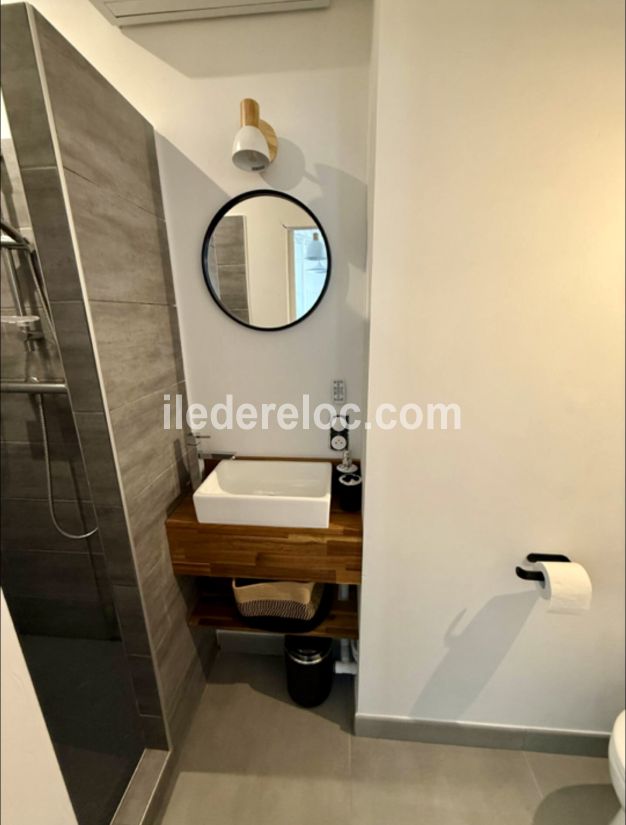 Photo 25 : SALLEDEBAIN d'une maison situ&eacute;e &agrave; Rivedoux-Plage, &icirc;le de R&eacute;.