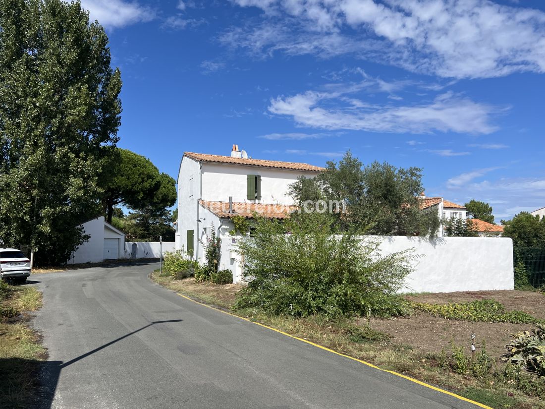Photo 7 : EXTERIEUR d'une maison situ&eacute;e &agrave; Les Portes-en-R&eacute;, &icirc;le de R&eacute;.