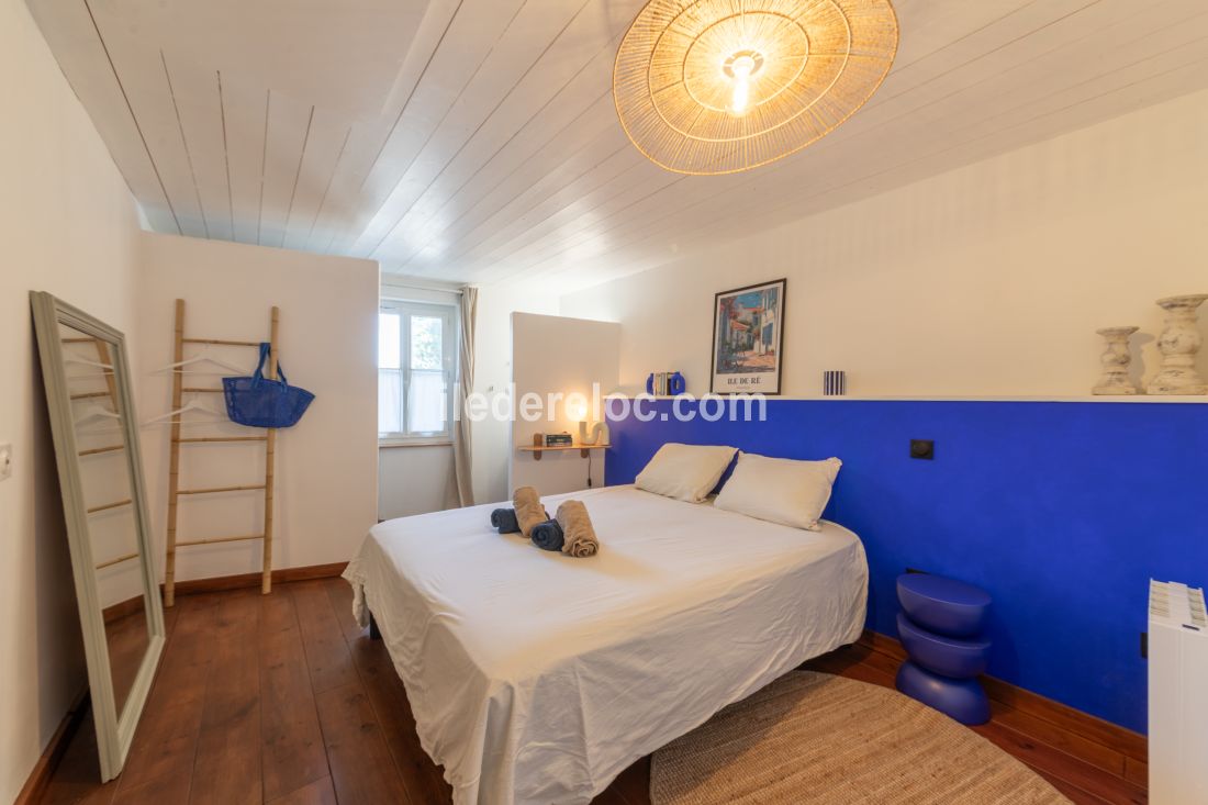 Photo 18 : CHAMBRE d'une maison situ&eacute;e &agrave; Les Portes-en-R&eacute;, &icirc;le de R&eacute;.