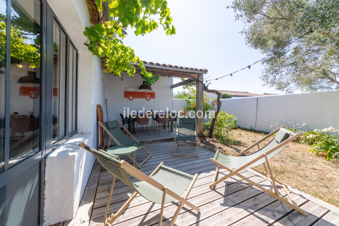 Photo 6 : TERRASSE d'une maison situ&eacute;e &agrave; Les Portes-en-R&eacute;, &icirc;le de R&eacute;.