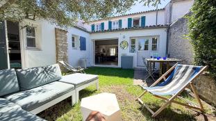 Ile de Ré:Maison de village à étage dans le village d'ars