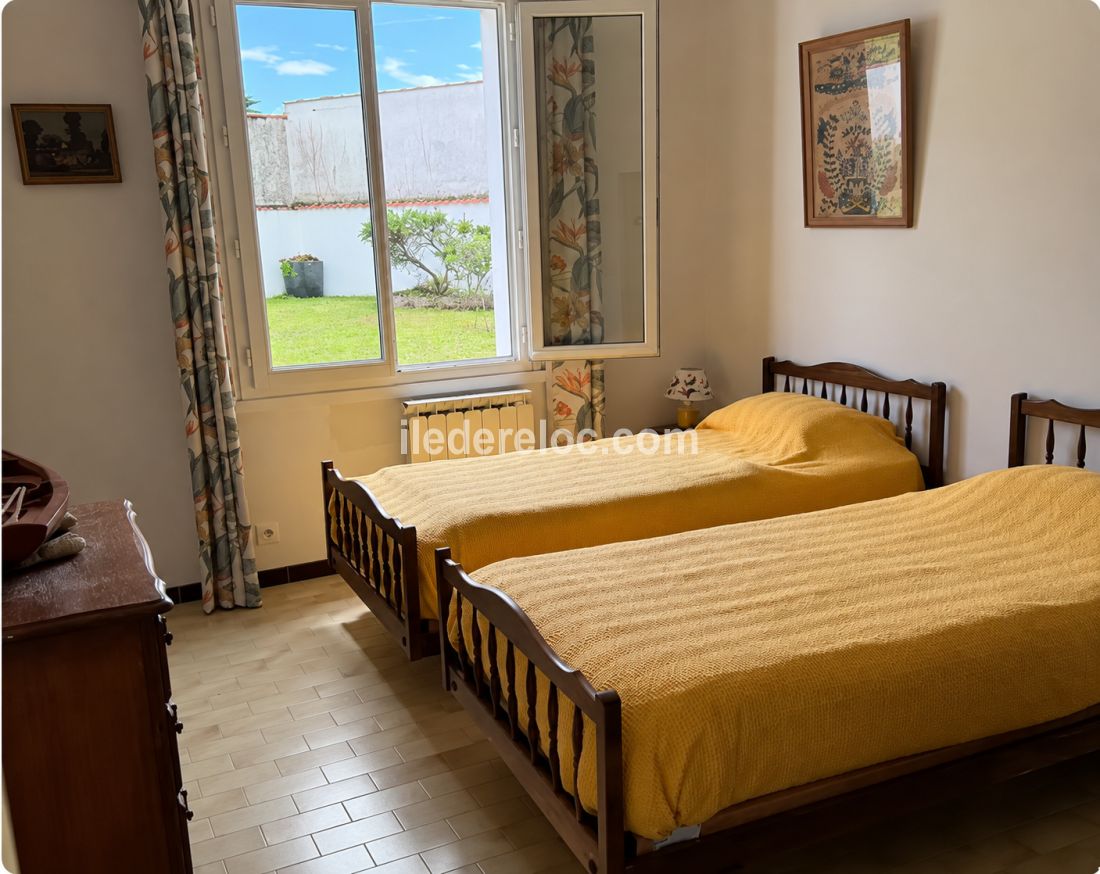 Photo 4 : CHAMBRE d'une maison situ&eacute;e &agrave; La Couarde-sur-mer, &icirc;le de R&eacute;.