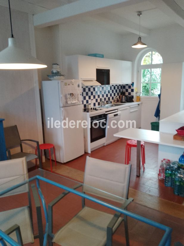 Photo 6 : CUISINE d'une maison situ&eacute;e &agrave; Loix, &icirc;le de R&eacute;.