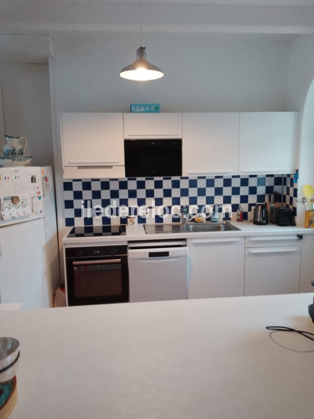 Photo 11 : CUISINE d'une maison situ&eacute;e &agrave; Loix, &icirc;le de R&eacute;.