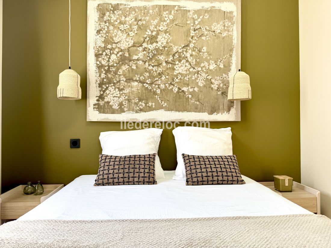 Photo 9 : CHAMBRE d'une maison situ&eacute;e &agrave; Le Bois-Plage-en-R&eacute;, &icirc;le de R&eacute;.