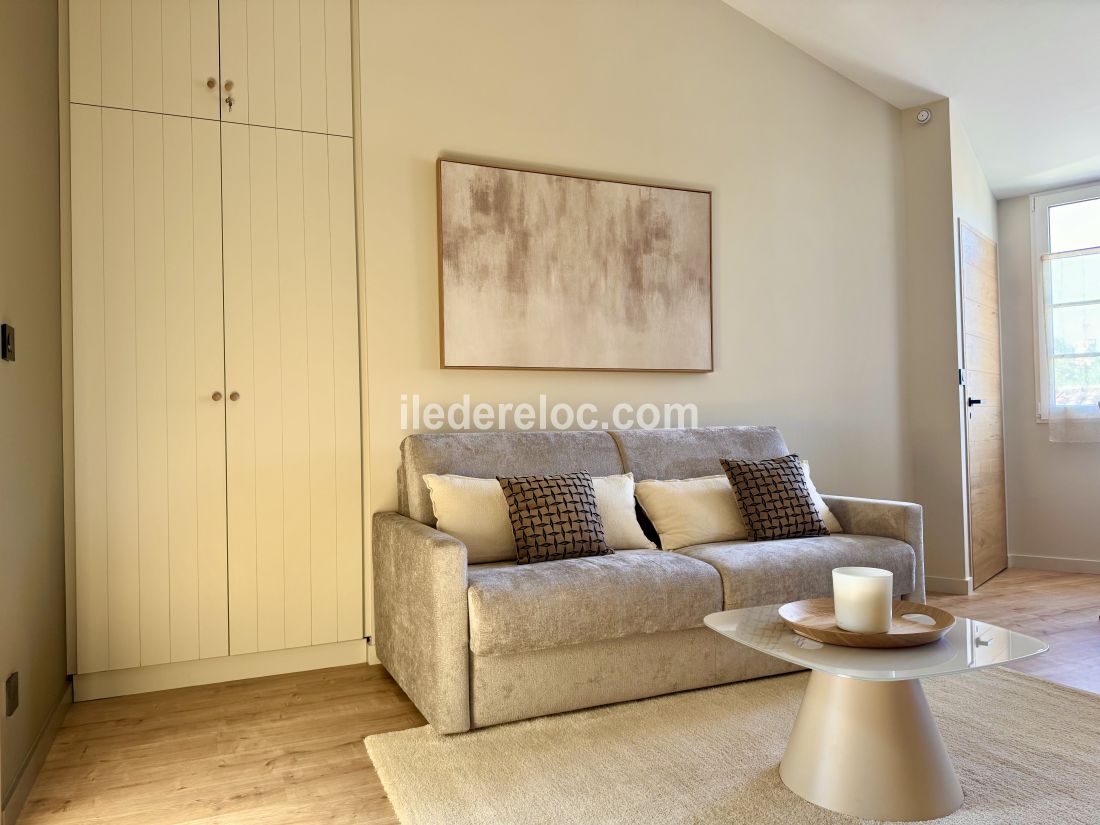 Photo 4 : SEJOUR d'une maison situ&eacute;e &agrave; Le Bois-Plage-en-R&eacute;, &icirc;le de R&eacute;.