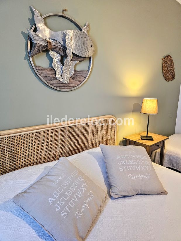 Photo 11 : CHAMBRE d'une maison situ&eacute;e &agrave; La Flotte-en-R&eacute;, &icirc;le de R&eacute;.