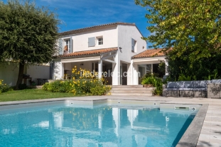 Ile de R&eacute;:Villa terroirs – une élégante maison de famille avec piscine