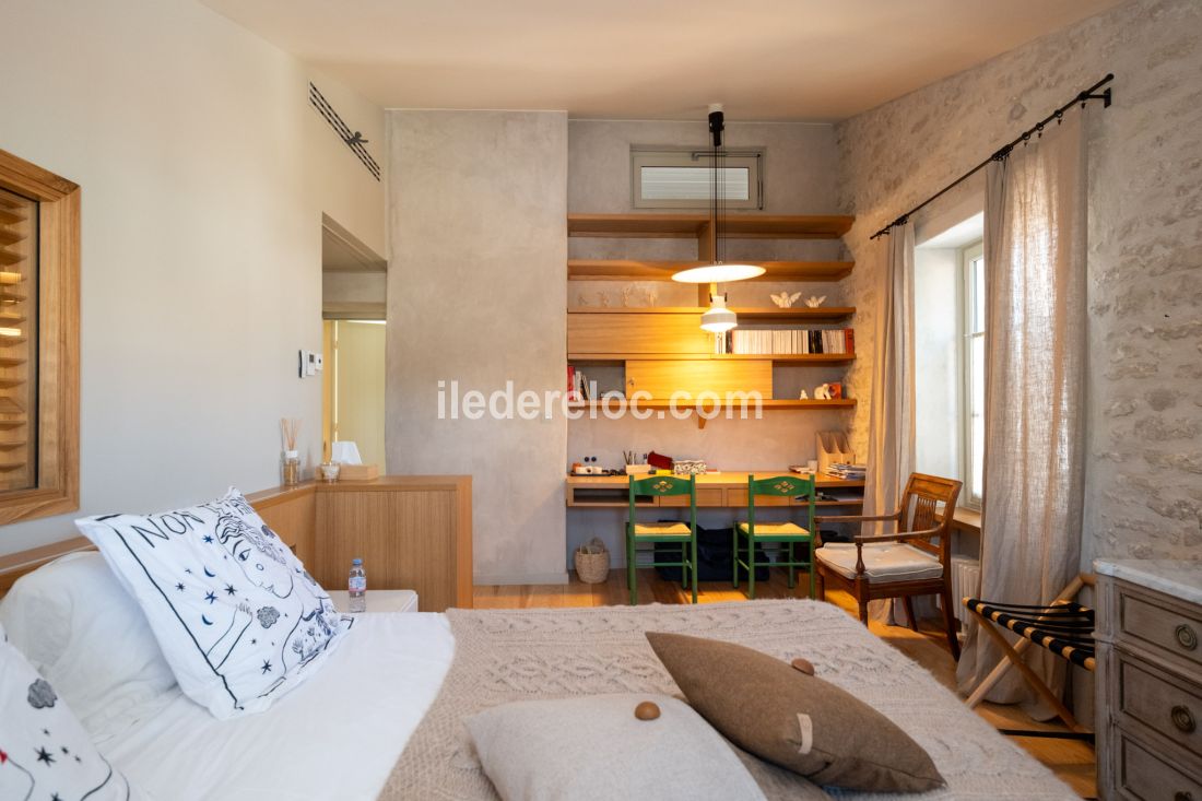 Photo 6 : NC d'une maison situ&eacute;e &agrave; Ars en R&eacute;, &icirc;le de R&eacute;.