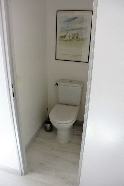 Photo 31 : WC d'une maison située à La Couarde-sur-mer, île de Ré.